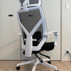 （値段交渉可）Arc+ ／オフィスチェア（メッシュ、ハイバック、フット＆アームレスト、可動）／16,000円相当の画像
