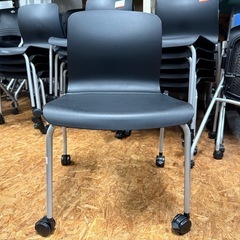コクヨ　スタッキングチェア　キャスター付き 在庫ありますの画像