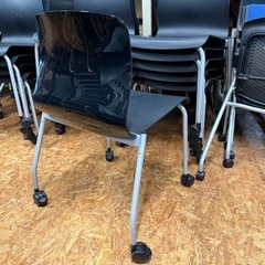 コクヨ　スタッキングチェア　キャスター付き 在庫ありますの画像