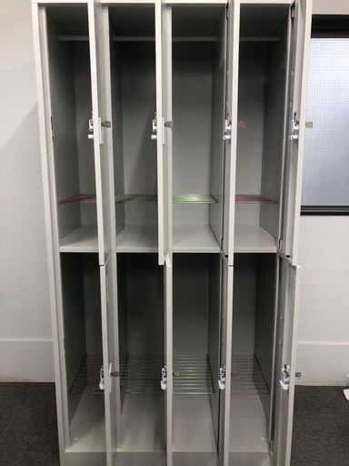【引き取り限定】8人用ロッカー 鍵付き