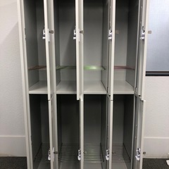 【引き取り限定】8人用ロッカー 鍵付きの画像