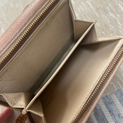 miumiu財布　箱付きの画像