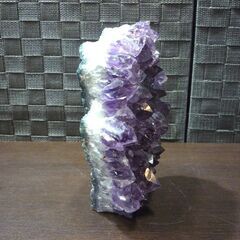 観賞用 観賞石 アメジスト 紫水晶 重量 約1Kg強 高さ 約16cm 札幌市東区 新道東店の画像