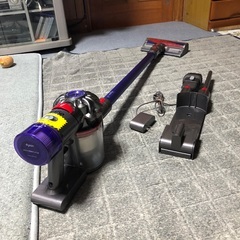 Dyson V7 ① モーターヘッド ＋ ノズル2本セット ＋ 壁取付充電スタンド  発送不可の画像