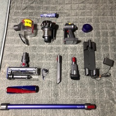Dyson V7 ① モーターヘッド ＋ ノズル2本セット ＋ 壁取付充電スタンド  発送不可の画像