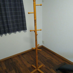 木製コートハンガー 12フック 165cm 使用感あり。まだまだ現役！の画像