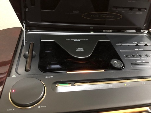 Sonyがバブルの最後の余力を振り絞って出した定価23万円くらいしたCDラジオD-3000