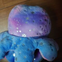 レインボーカラーのタコのぬいぐるみの画像