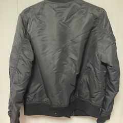 【美品】ユニクロ　MA-1 ブラック　XLサイズの画像