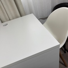 IKEAのテーブルと椅子 の画像