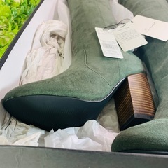 【新品未使用】SNIDEL スナイデル ニーハイブーツ Sサイズ（カーキ）の画像