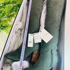 【新品未使用】SNIDEL スナイデル ニーハイブーツ Sサイズ（カーキ）の画像