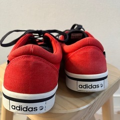 adidas レッド キャンバス スニーカー 27cmの画像