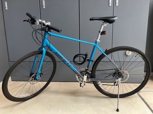 【9/28まで】GIANT ESCAPE R DISC 2022 ブルー・ダークシルバー 500 (M)