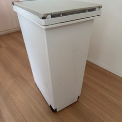 ゴミ箱の画像
