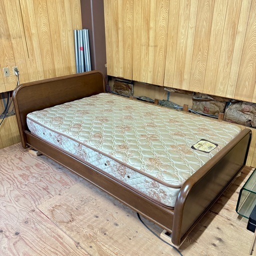 A1561?激安‼️セミダブルベッド　マットレス付きセット?配送・組み立て可能♻️