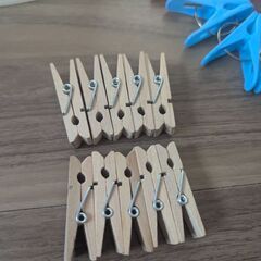 【9/23まで】洗濯バサミ　青　ピンク　木　21個　ハンドメイド　手作り　道具　素材　洗濯の画像