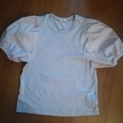 パフスリーブ　コットンTシャツ　の画像