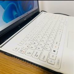 NECホワイトノートパソコンWin11メモリ8ギガ750ぎギガの画像