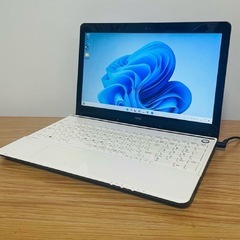 NECホワイトノートパソコンWin11メモリ8ギガ750ぎギガの画像