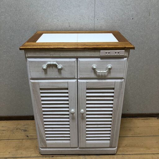 白井産業 キッチンカウンター MUD-6248WS キャスター付き コンセント2口 タイル天板 ホワイトシャビー収納【糸島市内 送料無料】88250-1-010