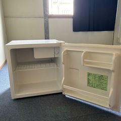 小さい冷蔵庫の画像