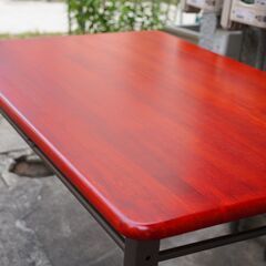 【東京都品川区で直接引渡し可能な方のみ】 ワインレッド色のテーブルの画像