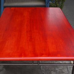 【東京都品川区で直接引渡し可能な方のみ】 ワインレッド色のテーブルの画像