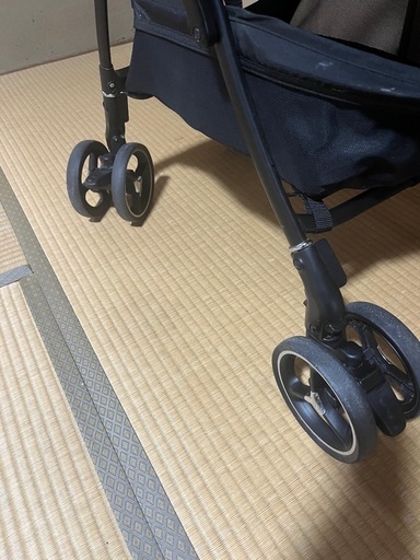 美品 ベビーカー アップリカ ラクーナクッションAD 限定モデル 6日
使用