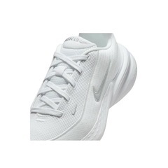 ナイキ（NIKE）（メンズ、レディース）スニーカー スポーツシューズ アップリフト SC IB2766-101の画像