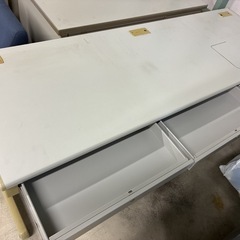 オフィスデスク3人用（おそらく鍵なし）の画像
