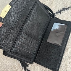 財布がわりにもなるバッグの画像