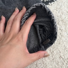 黒ジーンズの画像