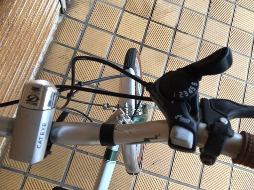 シマノ6段変変速機付き折りたたみ自転車　ライト付き　20インチ　軽量