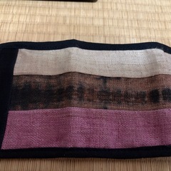 麻の二つ折り財布の画像