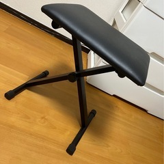 キーボード用折りたたみデスクと椅子の画像