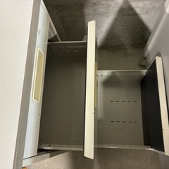 オフィスデスク鍵あり 1点の画像