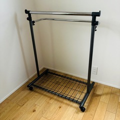 ハンガーラック　パイプ　高さ調節可能　2段式　下収納あり
　の画像
