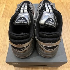 未使用　ニューバランス　メタリックシルバー　スニーカー　27.5の画像