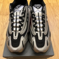 未使用　ニューバランス　メタリックシルバー　スニーカー　27.5の画像