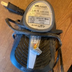 バッテリーと充電器の画像
