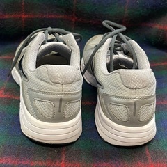Nike ナイキ　トレーニングシューズ  スニーカー NIKE ランニングシューズ DART10 27.5センチ　グレーの画像