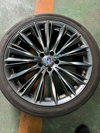 アルファード30系　ホイール19インチ