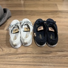 adidasスニーカー 23.5の画像