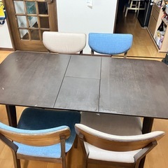 ダイニングテーブルセット（伸長式）ニトリの画像