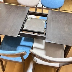 ダイニングテーブルセット（伸長式）ニトリの画像