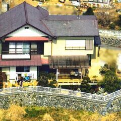 土地面積３６１．７５㎡（１０９．４２坪）二階建て建物あり・敷地内...