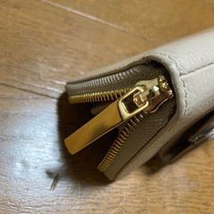 ハシバミ　長財布　ラウンドファスナーの画像