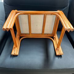 未使用品‼　萩原　籐立ち上がりスツ－ル　少しひび割れありの画像