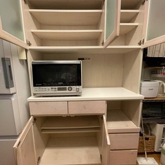 食器棚、キッチンボードの画像